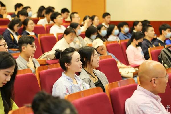 https://news.fudan.edu.cn/_upload/article/images/da/6d/d25c889a4a8f8506b904ed4dea64/ac2e197b-242d-42f6-9bad-80297006291f.bmp